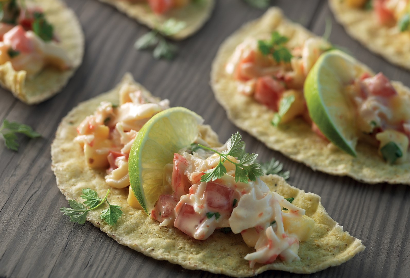 Krabbetostadas med chipotle-mayonnaise