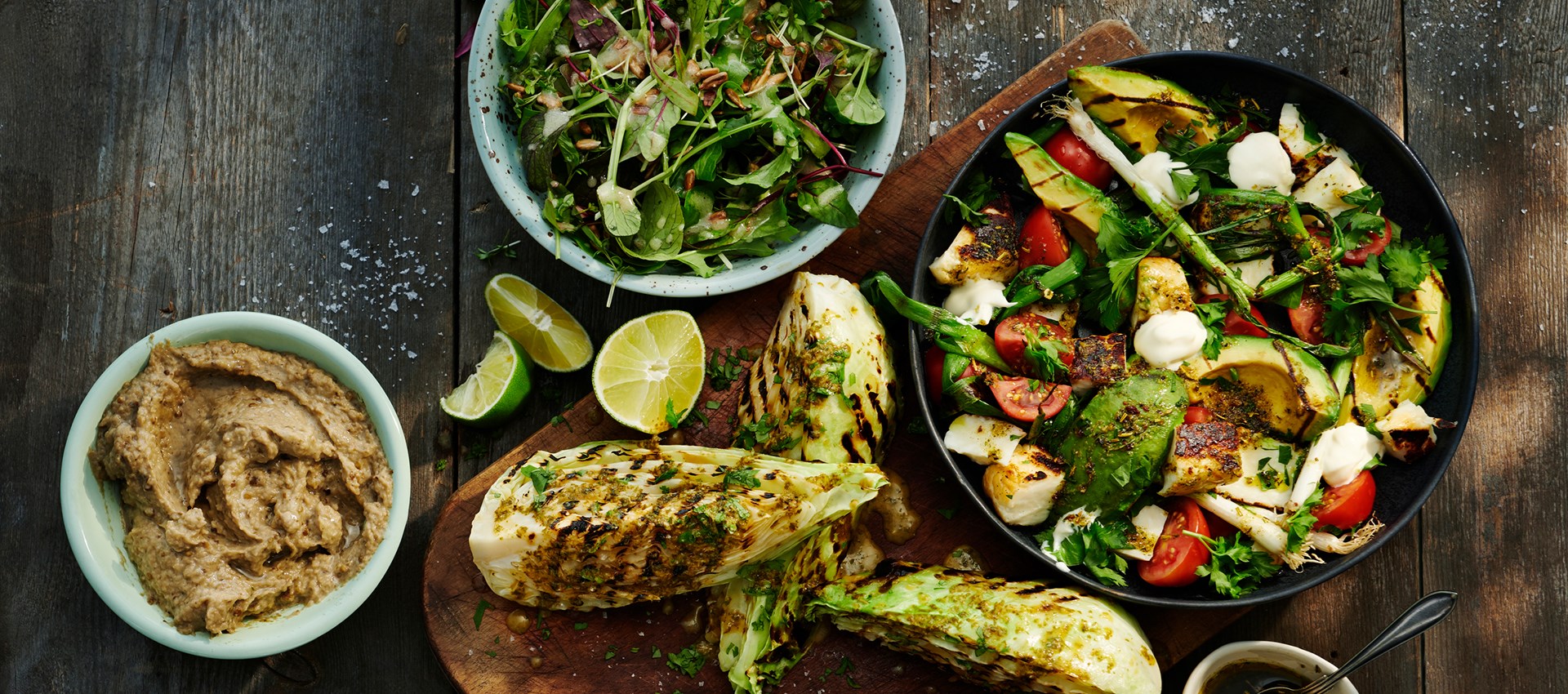 Baba Ganoush, Aasiapärase kastmega grillitud kapsas, roheline salat ja grillitud  halloumi salat.