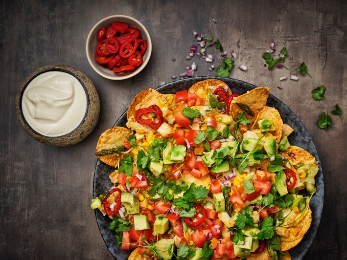 Loaded nacho's met gegrilde kip en asperge