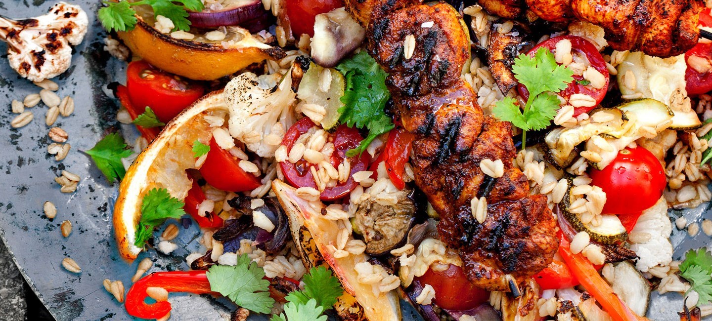 Tarwekiemsalade met Jamaicaanse Jerk en oven-gebakken groenten