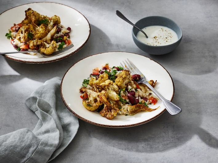 Jamaican Jerk geroosterde bloemkool met tomaten-bonenrijst