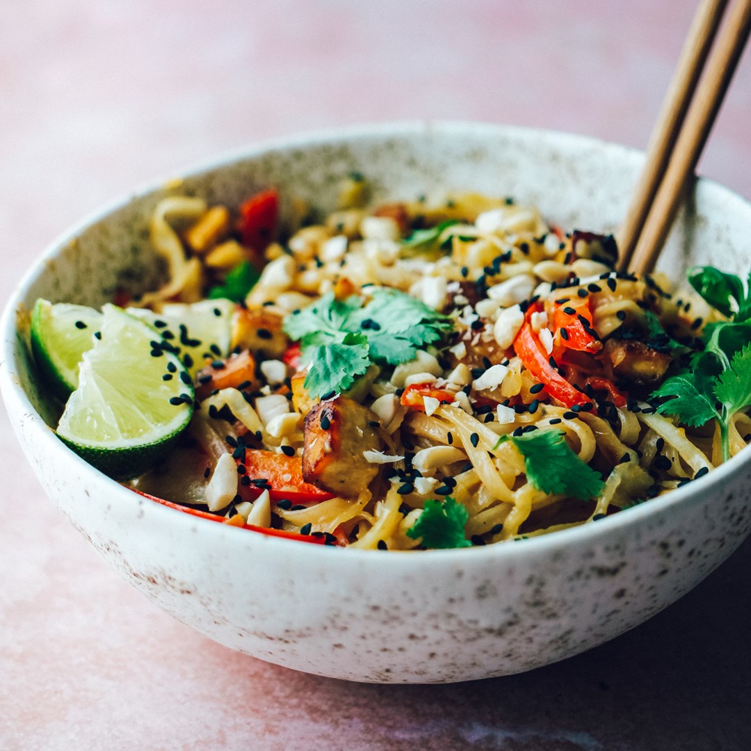 Pad Thai su traškiu tofu ir daržovėmis