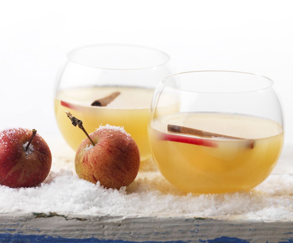 Varm æblecocktail med kanel og calvados