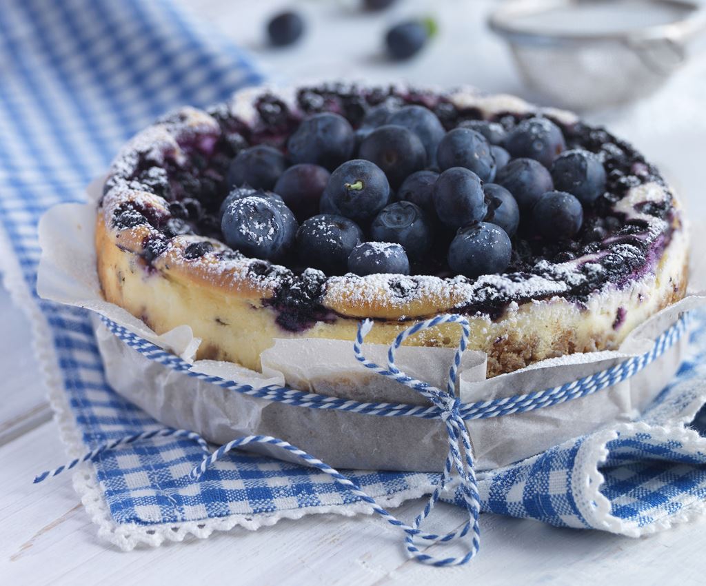 Cheesecake rehaussé de baies de genièvre et de myrtilles