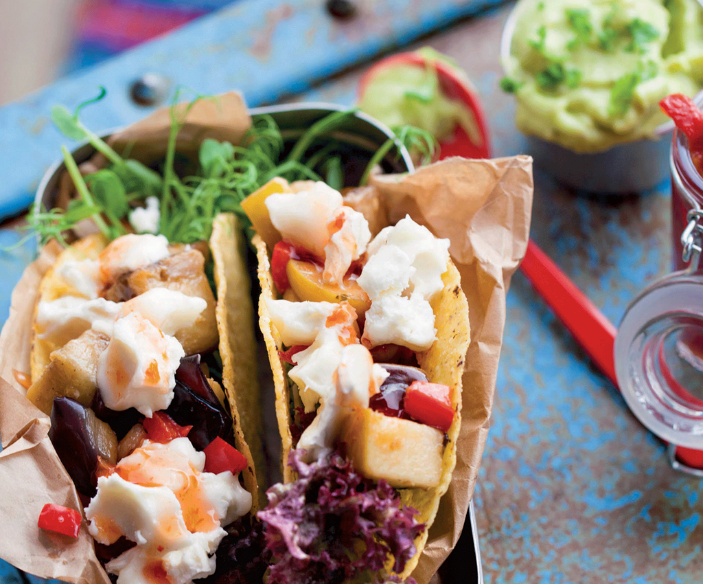 Taco végétarien avec aubergine et fromage de chèvre