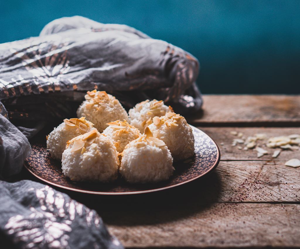 Kokosiniai sausainiai lėkštėje