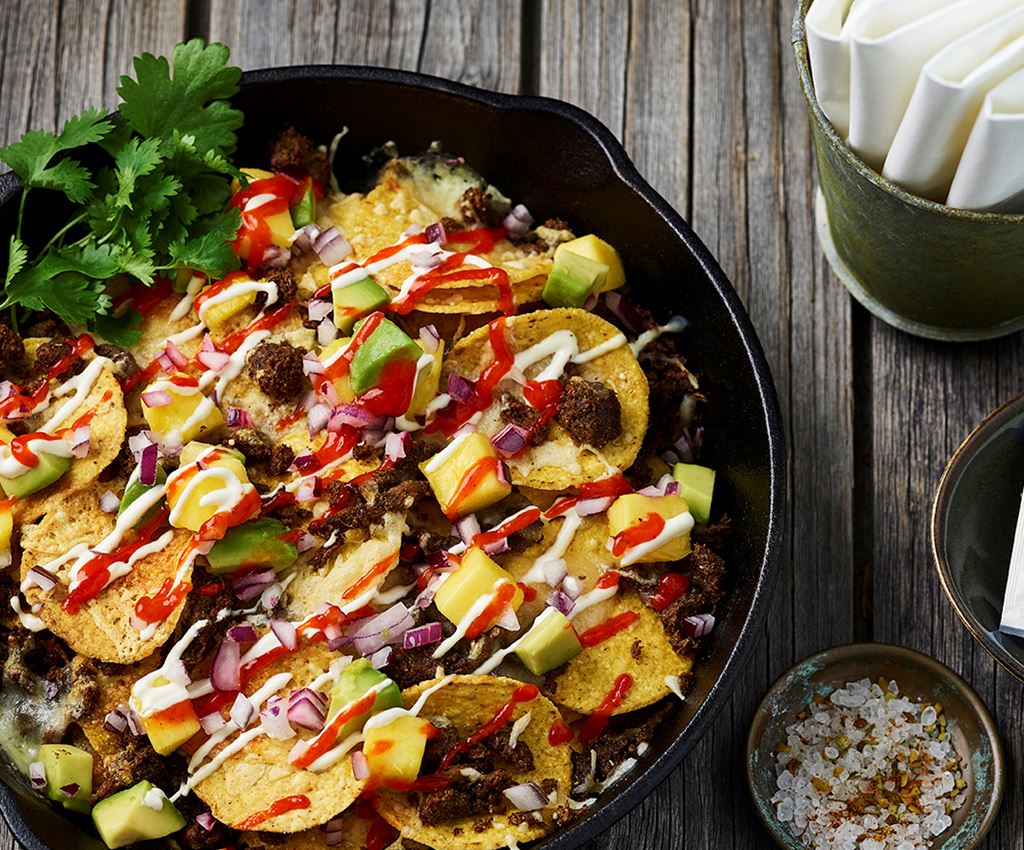  Nacho plate met loaded nachos met  Jamaican Jerk pulled oats en mango