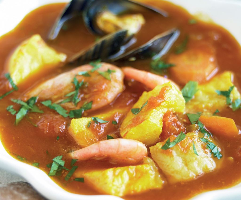 Bouillabaisse aux tomates, au safran et au vin blanc