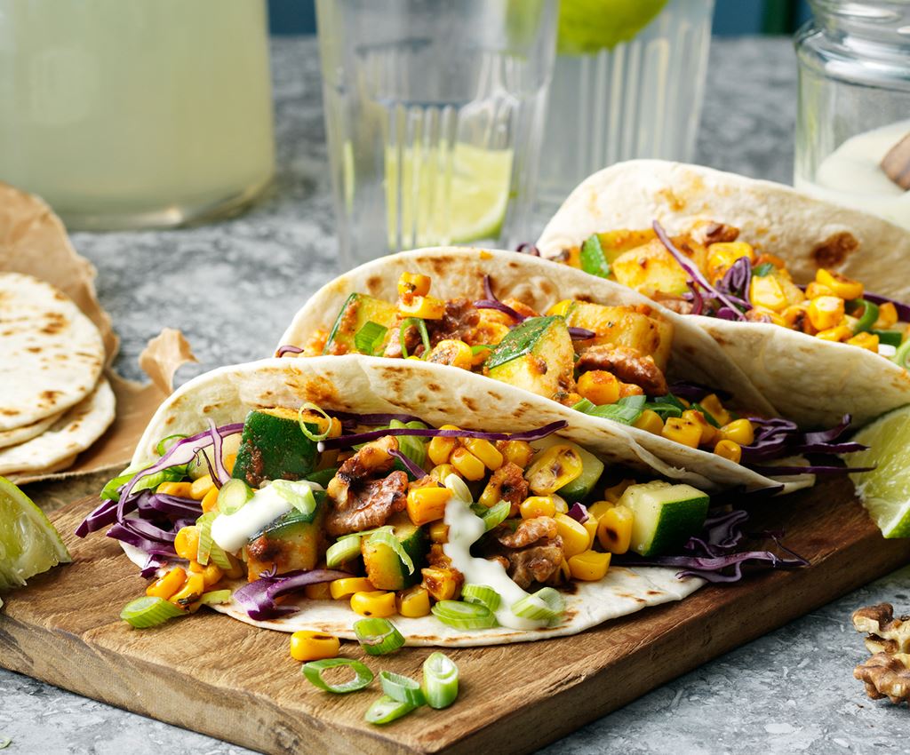 Crispy corn och zucchini tacos